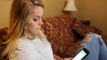 Rachel Butler, 17, of West Chester, OH, uses the SuperBetter app to help her recover from a concussion. A study shows that daily, limited use of the app, which includes useful tips for recovery, improved symptoms in teenagers.